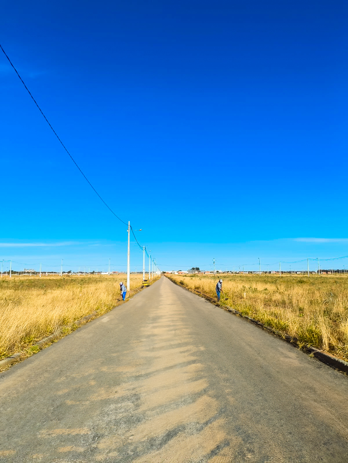 Limpeza-e-organização,-pintura-das-guias-da-Rua-7B---Antes